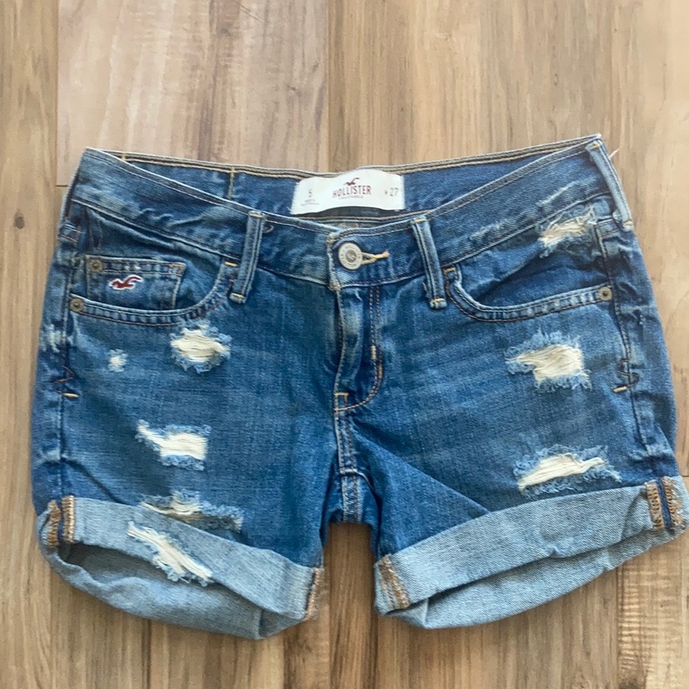 Hollister Denim Shorts Size 5 W27. Distressed
